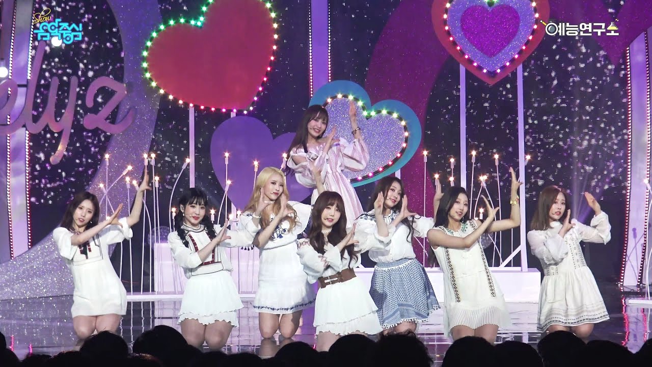 무대 위, 한 사람처럼 흐르는 순간 — '지금, 우리'에서 발견한 러블리즈의 조화