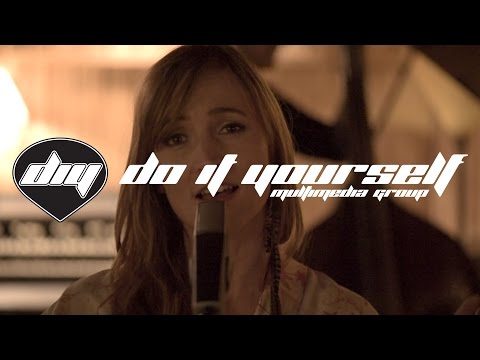 ALEXANDER BROWN - Hallelujah (feat. Uhre) [Official acoustic video]