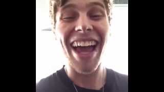 5SOS singing Jet Black Heart