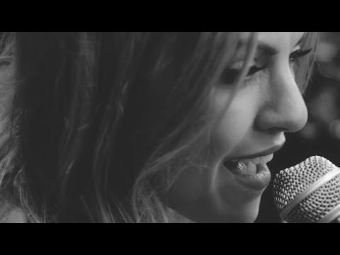 SEZEN AKSU - Bile Bile (Suzan Taci Cover)