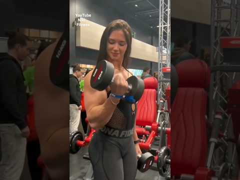 muscular girl   #niki #gymlife #bodybuilding #gym