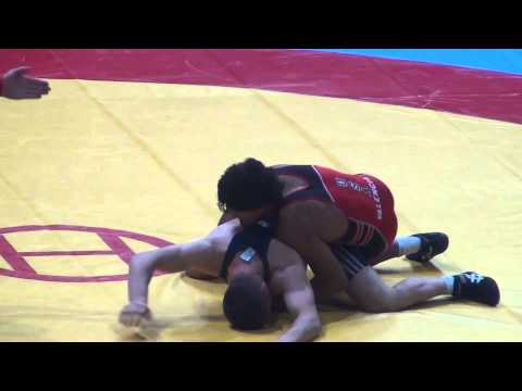 Jr World FS - Erturk (TUR) pin Valencia (USA), 74 kg