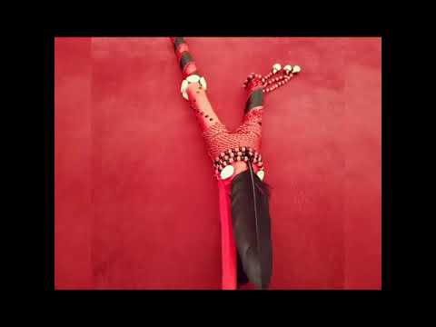 El ilé de Eleggua presenta su nuevo modelo de garabato de Eleggua.