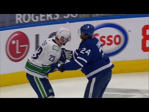 NHL Fight - Canucks @ Maple Leafs - Edler vs Simmonds - 29 04 2021