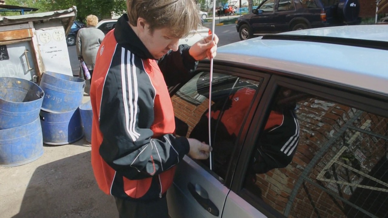 Как открыть ВАЗ 21099 без ключа, если захлопнулась?