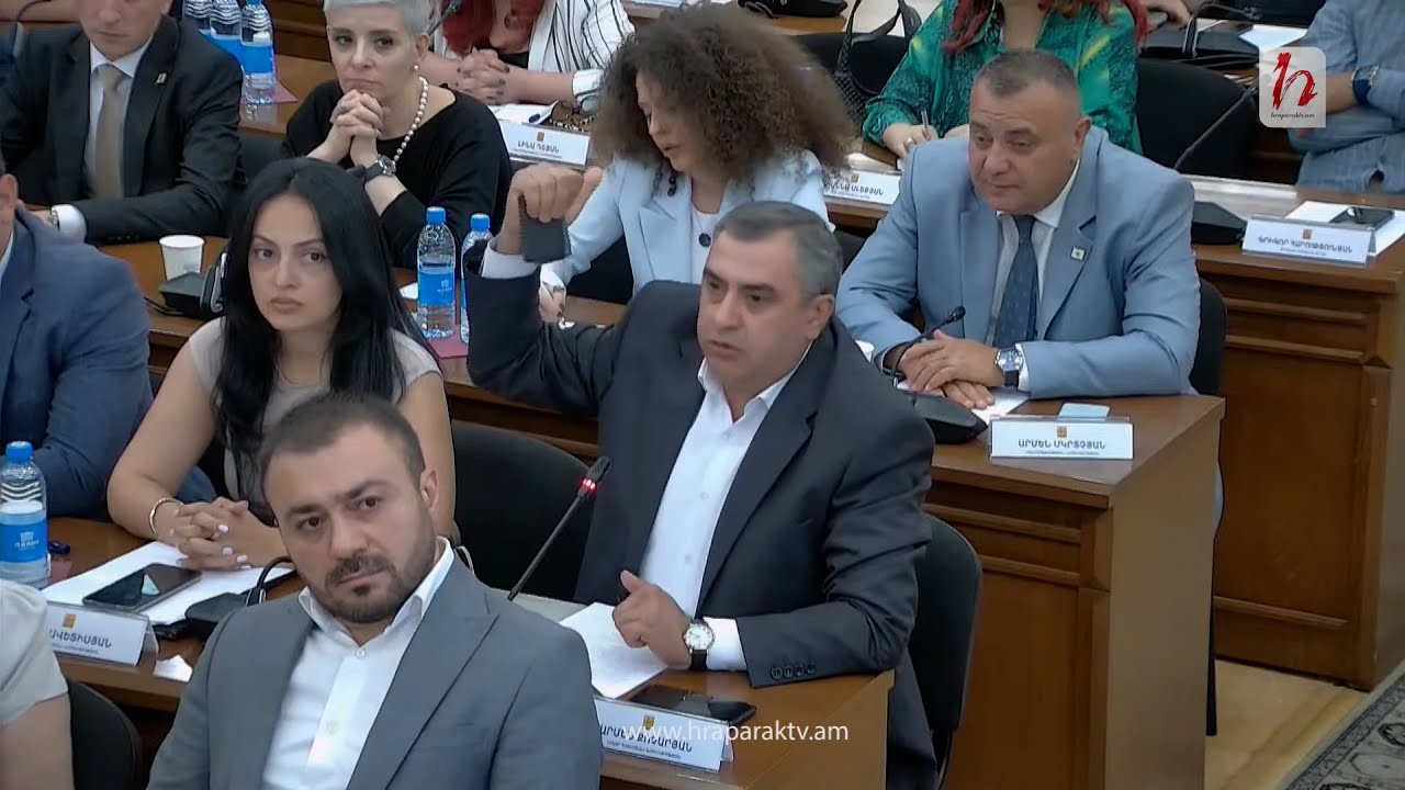 Արցախցիների տները հանձնել եք, ասում եք՝ մատից փուշ ենք հանել․ իրավիճակը լարվեց