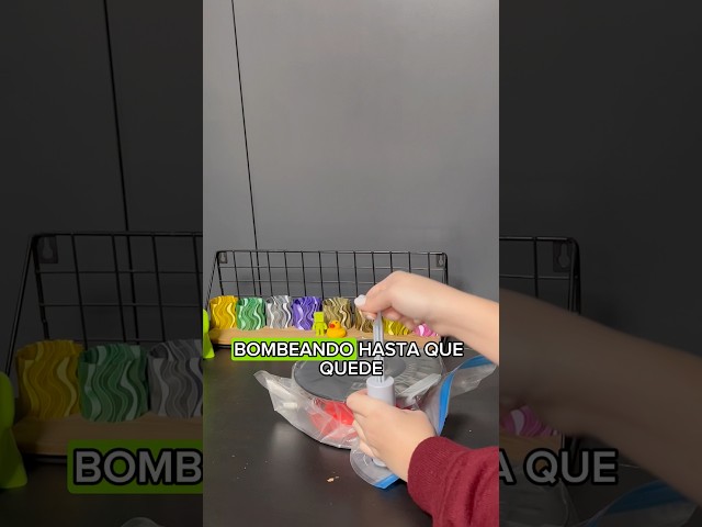 Vídeo relacionado con AGPTEK Bolsas Almacenamiento Filamento 3D - Kit Vacío con Bomba Eléctrica 500mAh, Desecantes y Cremallera Hermética, Impermeable/Polvo para PLA, ABS, PETG (Material PA+PE), 30x34cm (20 Unid)