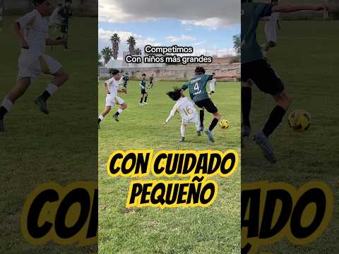 Con cuidado pequeñuelo #planetafutbol #humordeportivo #soccer