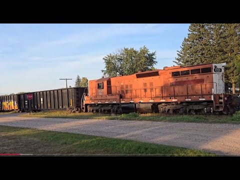 Super Long Freight Train Late Monday Night, Plus An Awesome Northern Lights Show! #trains #trainhorn