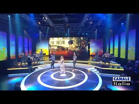 Studio di varietà di folklorno di una lentiggine Crema per la pelle intorno a decolorazione di occhi spf30