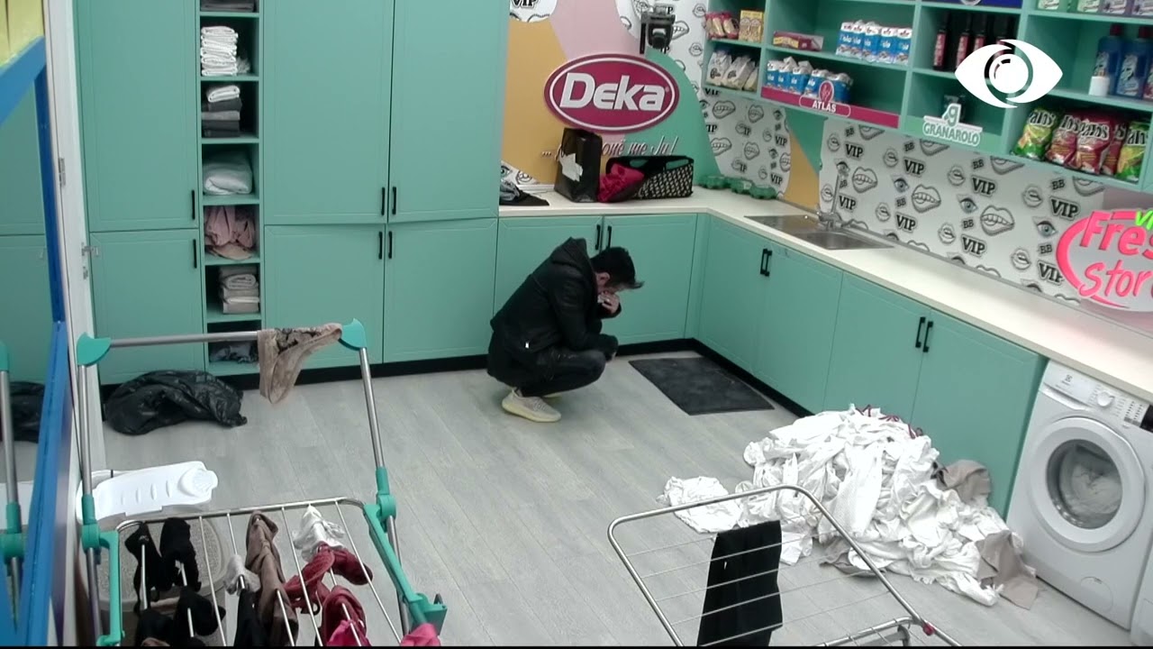 Prova e mos-reagimit/ Amos sheh macen në lavanderi dhe përlotet