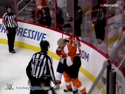Dennis Seidenberg vs Ian Laperriere