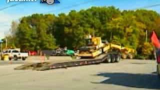 preview picture of video 'pilotcar.tv - Unloading paving equipment Buchanan NY part 2'