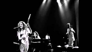 Wendy &amp; Lisa - Oh Wow (Live)