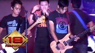 Download lagu Five Minutes - Menunggumu  (Live Konser Jember 10 September 2011) mp3