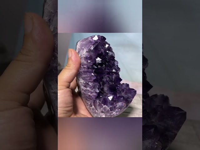 Vídeo relacionado con piedra curativa con cristales curativos naturales, colgante hexagonal cuarzo transparente que cura el equilibrio energético reiki puntiagudo