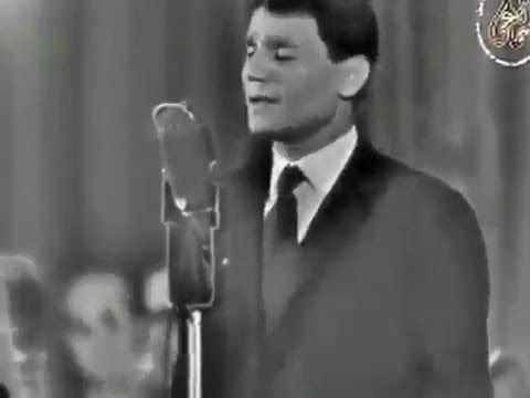 كامل الأوصاف فتني والعيون السود خدوني من هواهم رحت أغني آه يا ليلي آه يا عيّن حليم