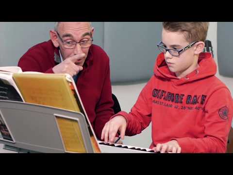 Keyboardles: docent  Ton Beckers, leerling Hiddes