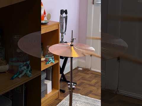 Immagine Paiste 2002 14 Inch Medium Hi Hat Cymbals, 818 & 987 Grams, NEW, Video Demo. - 9