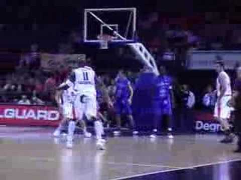 23 03-11-07 BCO-Aalst - Ovcina legt assist van Titus netjes