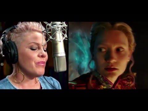 Alice Through the Looking Glass (Featurette 'Pink')