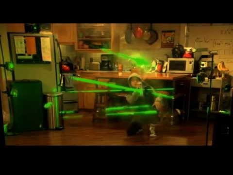 Agymenők - Titkosügynök lézerakadály-sakk