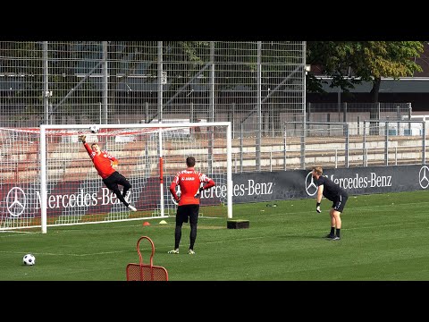 Die VfB-Torhüter um Alex Nübel im Torwarttraining vor Buli-Start und Spielaufbau mit der Mannschaft