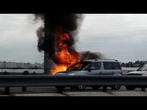 Požár osobního auta na D1 * Praha - Spořilov