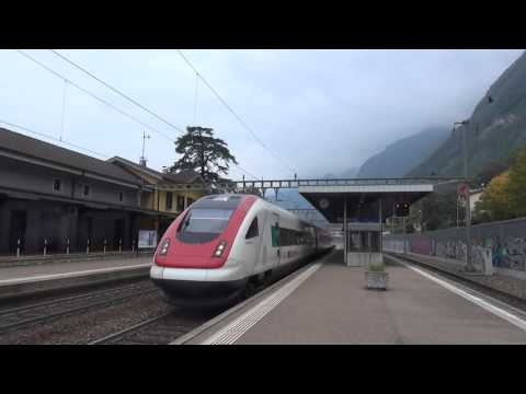 SBB RABDe 500 TRANSITA NELLA STAZIONE DI CAPOLAGO - RIVAS. VITALE. 17 - 10 - 2015.