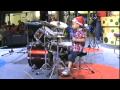 Niño de 4 años toca la bateria como todo un profesional