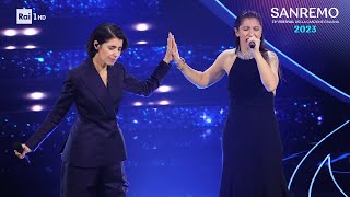 Sanremo 2023 - Giorgia con Elisa cantano &#39;Luce&#39; e &#39;Di sole e d&#39;azzurro&#39;