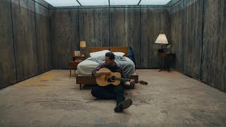 Musik-Video-Miniaturansicht zu Keeping Me Up All Night Songtext von Chayce Beckham