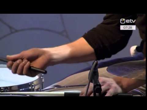 Macho-Jazz trio kirsiõied "This Masquerade"