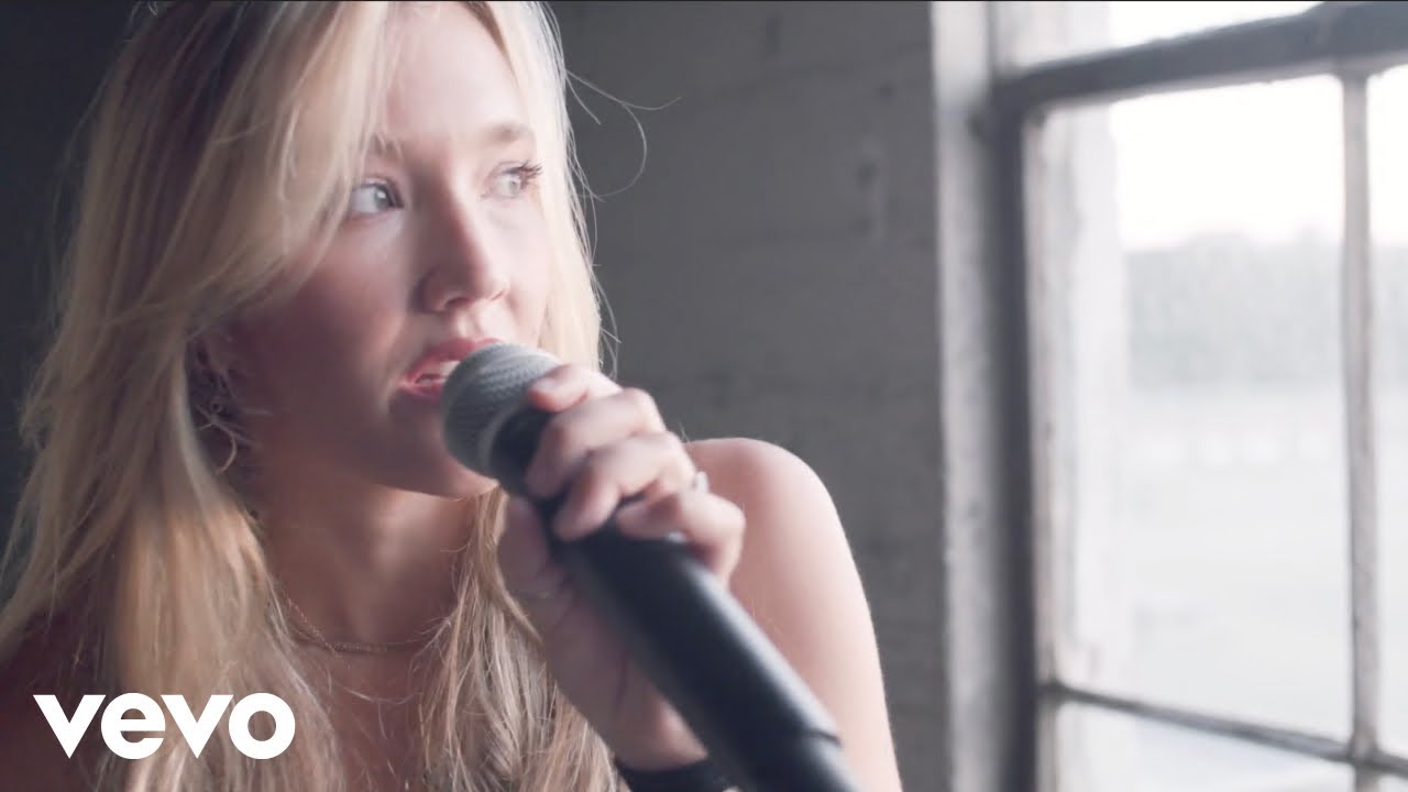 Promotional video thumbnail 4 for Chloé Caroline