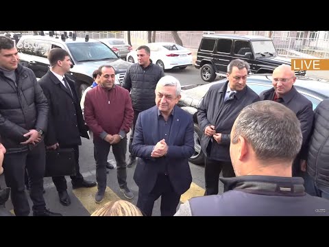 Նախագահ Սերժ Սարգսյանը  շփվեց իր աջակիցների հետ ու հեռացավ