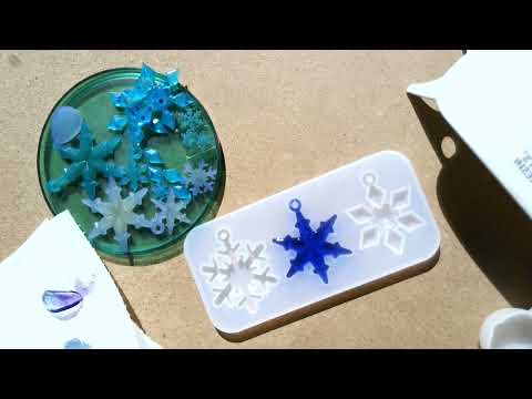 Snowflakes in Sunlight #diy #uvresin #resinwork #jewelry  #craft #snow #snowflakes #smallbusiness