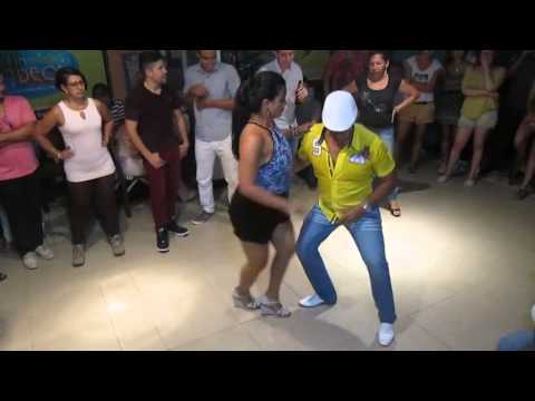 La descarga final con los bailadores en TinTinDeo.