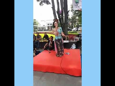 KURING LEUNGITEUN NENG DILA LIVE BALAI KOTA BANDUNG
