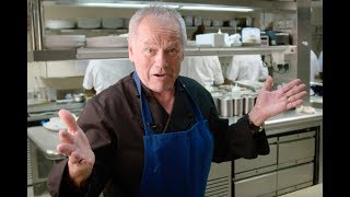 Celebrity chef Wolfgang Puck makes his Oscar-winning Mac & Cheese