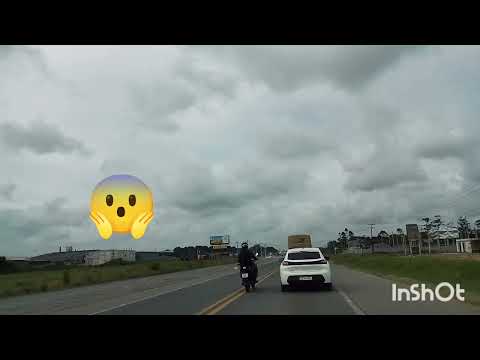 Trânsito na BR280 em Araquari, Santa Catarina.