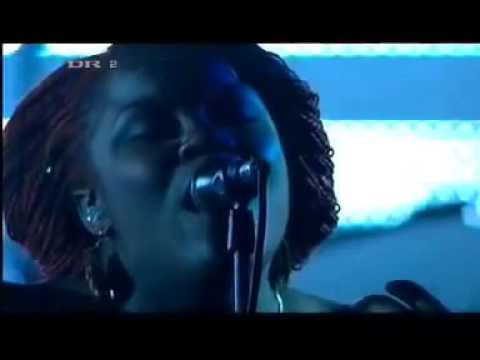 Massive Attack & Yolanda Quartey - Paradise Circus (Harpsichord) (Live 2008)