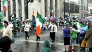 preview picture of video 'Maloney Memorial Pipe Band -  Binghamton, NY Saint Patrick's Day Parade 2009'