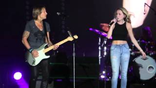 Roslyn Witter singing &quot;We Were Us&quot; With Keith Urban