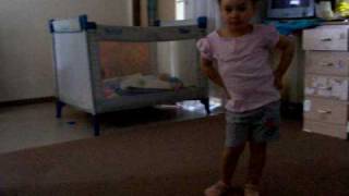 &quot;2 year old&quot; dancing to&quot;strawberry kisses&quot; &quot;nikki webster&quot; has nothing on mackenzie jade!