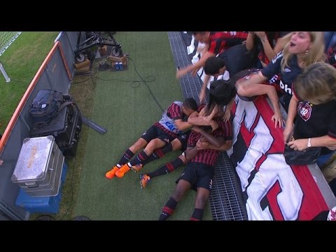 Gol de Douglas Coutinho - Atletico PR 1x0 Atletico MG - Brasileirão 2015