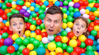 Download lagu rumah penuh bola plastik dan lucu main bola plastik mp3