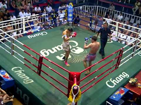 Dragon muaythai-- Shane from Ireland fights Round.1