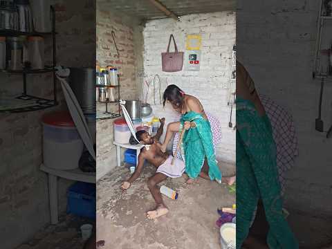 A  duckling helps his cat friend #DuckRescue #CuteAnimal #AnimalRescue