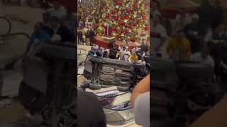 Vehículo cae del 4to nivel del centro Comercial Miraflores