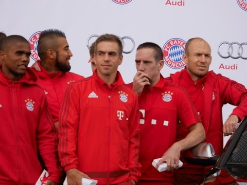 FC Bayern Fahrzeugübergabe AUDI 2015